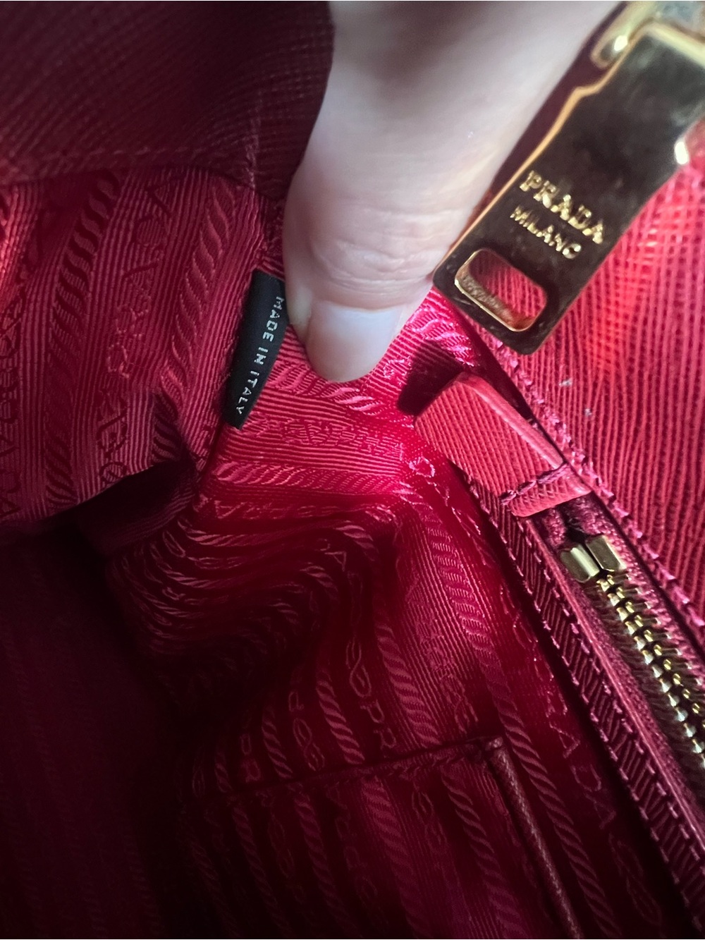 👜 Prada Saffiano Lux Galleria Double-Zip Tote – Vibrant Red - Picture 16 of 17